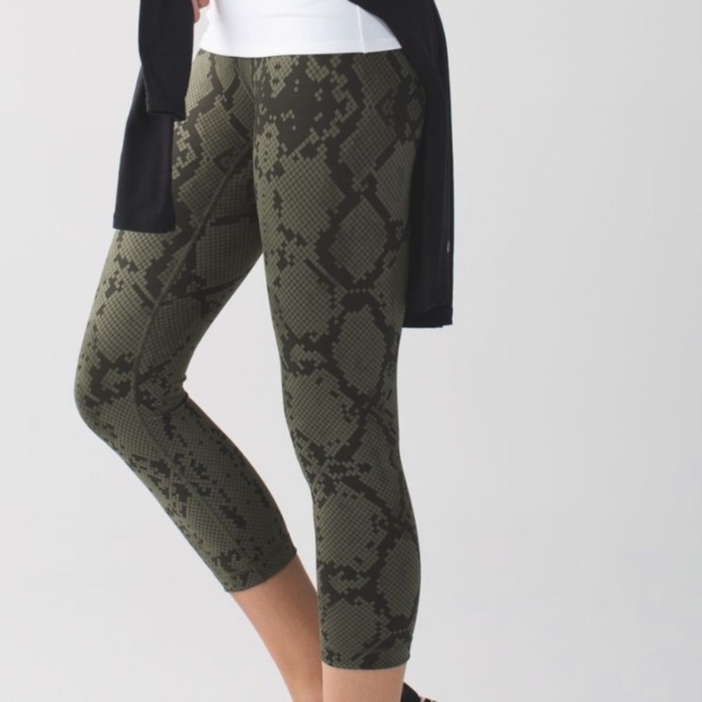 Lululemon cropped wunder under leggings